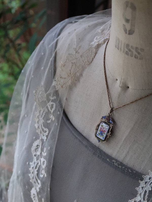 ☆エマイユのロケットペンダント・アンティーク☆