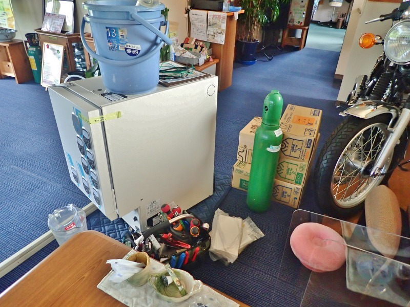 農家のカフェに「ドリンクサーバー」が来ましたが・・・_c0336902_20312844.jpg