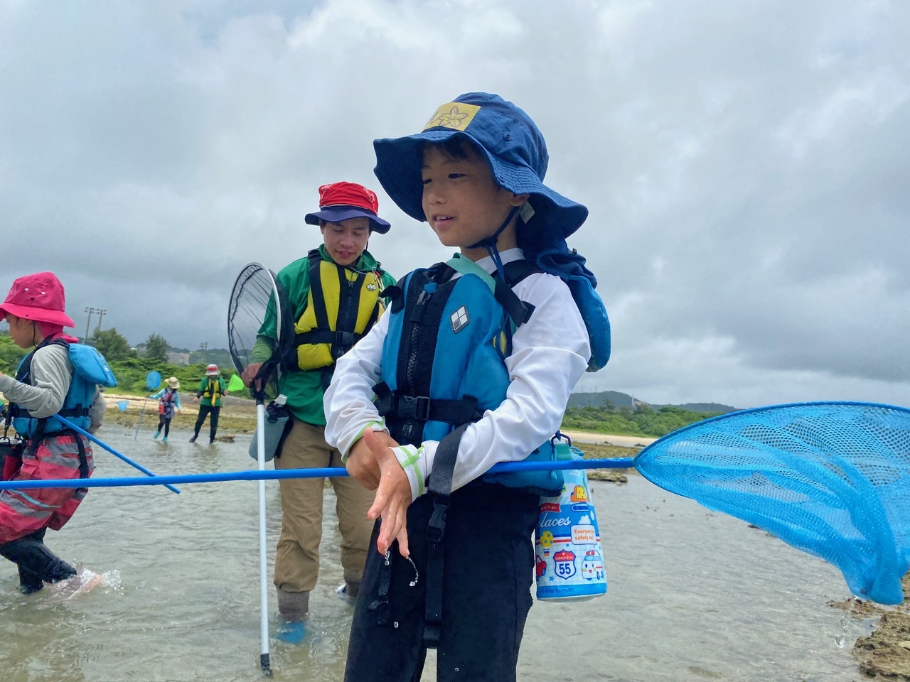 青空ようちえん〔週末〕海辺あそび!(6/27)雨が降る日はその時にしかできない海辺遊びを楽しもう!雲の合間をみて海に出発だ!_d0363878_20030749.jpeg