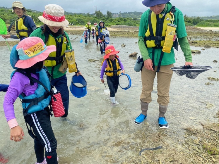 青空ようちえん〔週末〕海辺あそび!(6/27)雨が降る日はその時にしかできない海辺遊びを楽しもう!雲の合間をみて海に出発だ!_d0363878_20030802.jpeg