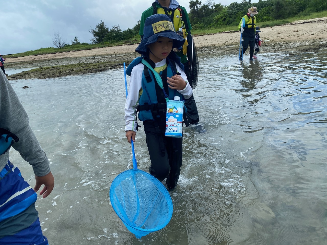 青空ようちえん〔週末〕海辺あそび!(6/27)雨が降る日はその時にしかできない海辺遊びを楽しもう!雲の合間をみて海に出発だ!_d0363878_20043562.jpeg