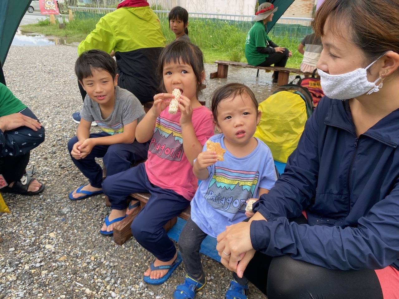 青空ようちえん〔週末〕海辺あそび!(6/27)雨が降る日はその時にしかできない海辺遊びを楽しもう!雲の合間をみて海に出発だ!_d0363878_20053469.jpeg