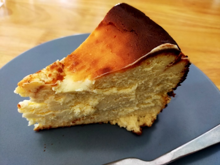 カフェ情報☆ふわかりワッフルと濃厚チーズケーキ@THE MISSING SOCKS LAUNDLY CAFE_e0408534_23581017.jpg