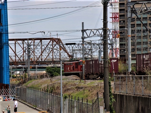 藤田八束の鉄道写真@貨物列車に粋な奴赤いスつが良い感じの「レッドサンダー」・・・東海道本線神戸線にて_d0181492_20385890.jpg