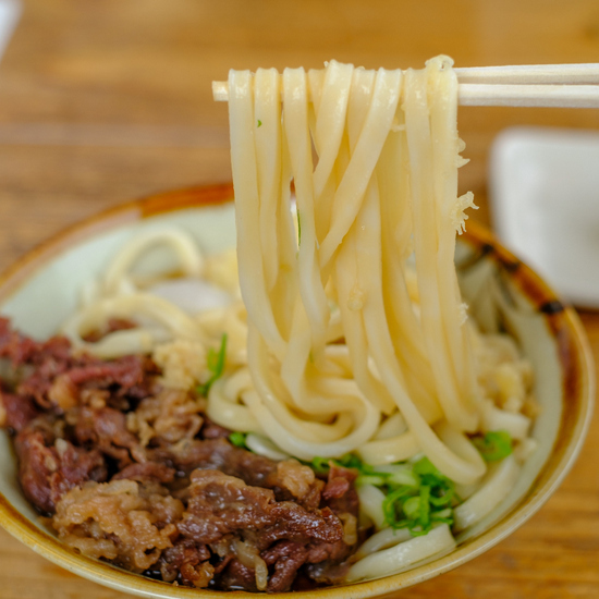 「徳島・鳴門 大井食堂・鳴ちゅるうどんとみのりの徳島うどん」_a0000029_14412295.jpg