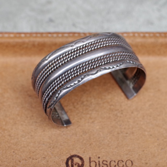 Vintage Navajo Twisted Wire Bangle with Stamp Work / ナバホ族 