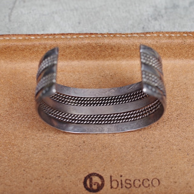 Vintage Navajo Twisted Wire Bangle with Stamp Work / ナバホ族 