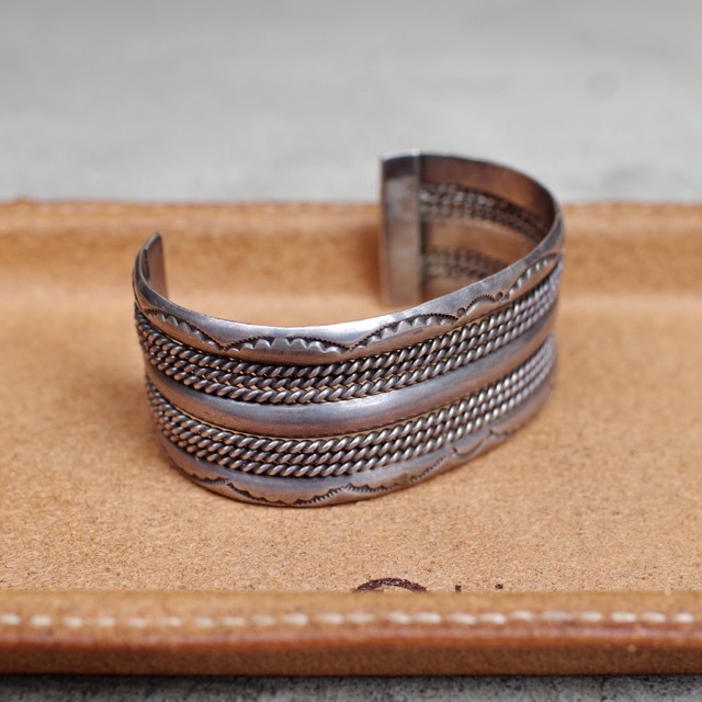 NAVAJO RA バネ バングル スターリング シルバー｜アクセサリー