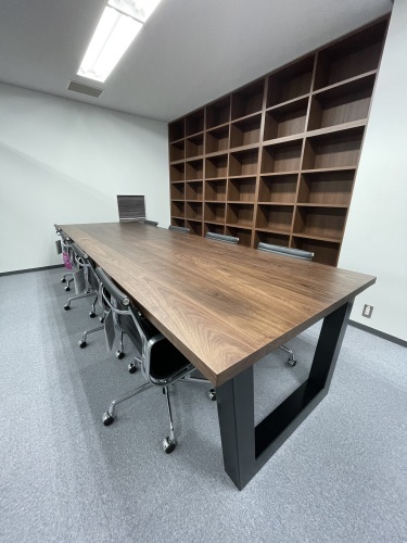 MEETING TABLE_c0146581_13580502.jpg