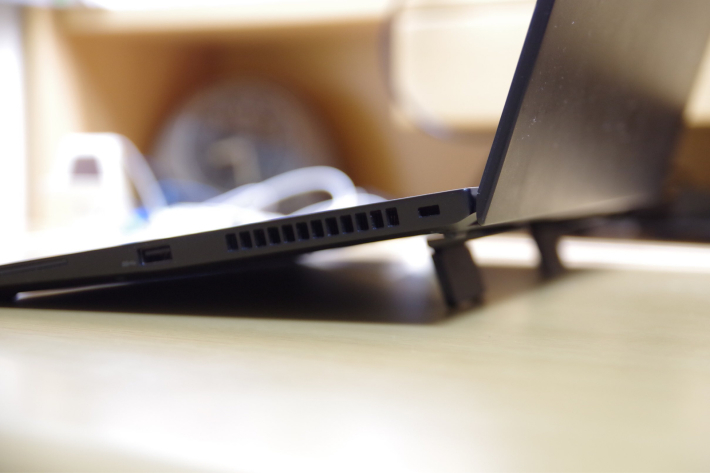 ダイソーのノートpc用放熱スタンドで在宅勤務を快適に どーもボキです Z ダイソーのノートpc用放熱スタンドで在宅勤務を快適に どーもボキです Z
