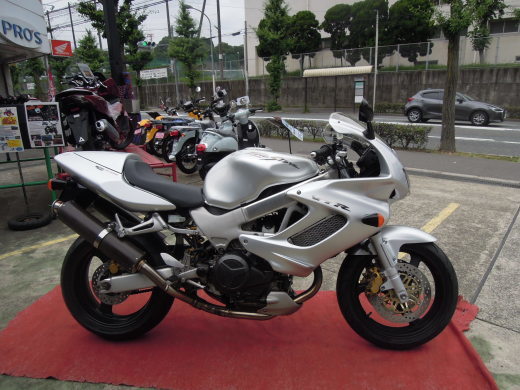 VTR1000Fの特選中古車?ですやん!_f0056935_11223775.jpg