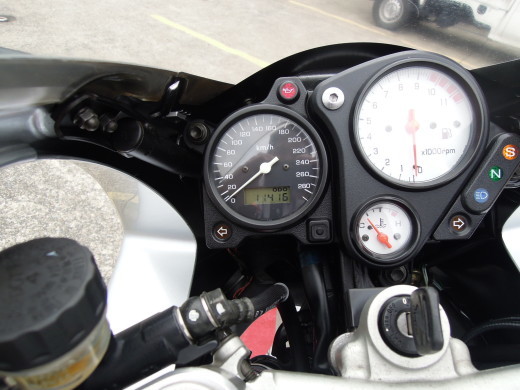 VTR1000Fの特選中古車?ですやん!_f0056935_12414332.jpg