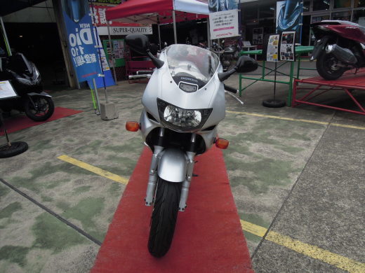 VTR1000Fの特選中古車?ですやん!_f0056935_12425744.jpg