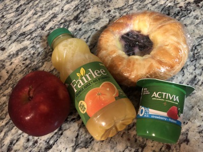 ホテル隔離中の食事_c0353373_22382626.jpg