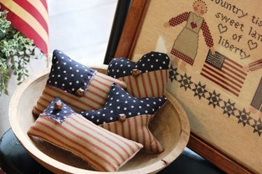 「Americana Flag」の刺繍フレームとミニピロー_f0161543_14350210.jpg