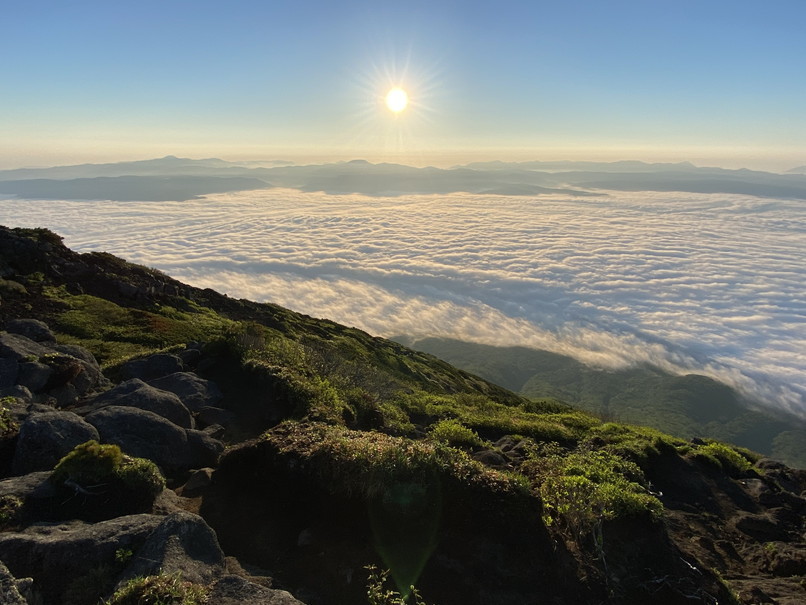 2021年6月 『再び羊蹄山へ、山頂のビバーク』　June 2021 \"Mt Yotei (Ezo-Fuji), again; Bivouac on the Summit\"_c0219616_11463312.jpg
