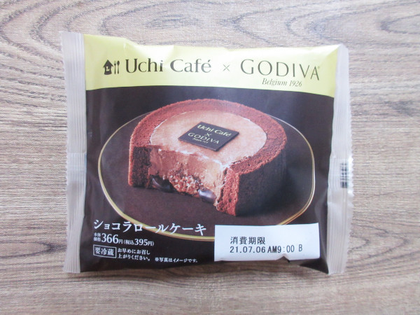 Uchi Café×GODIVA ショコラロールケーキ＠ローソン_c0152767_07145714.jpg