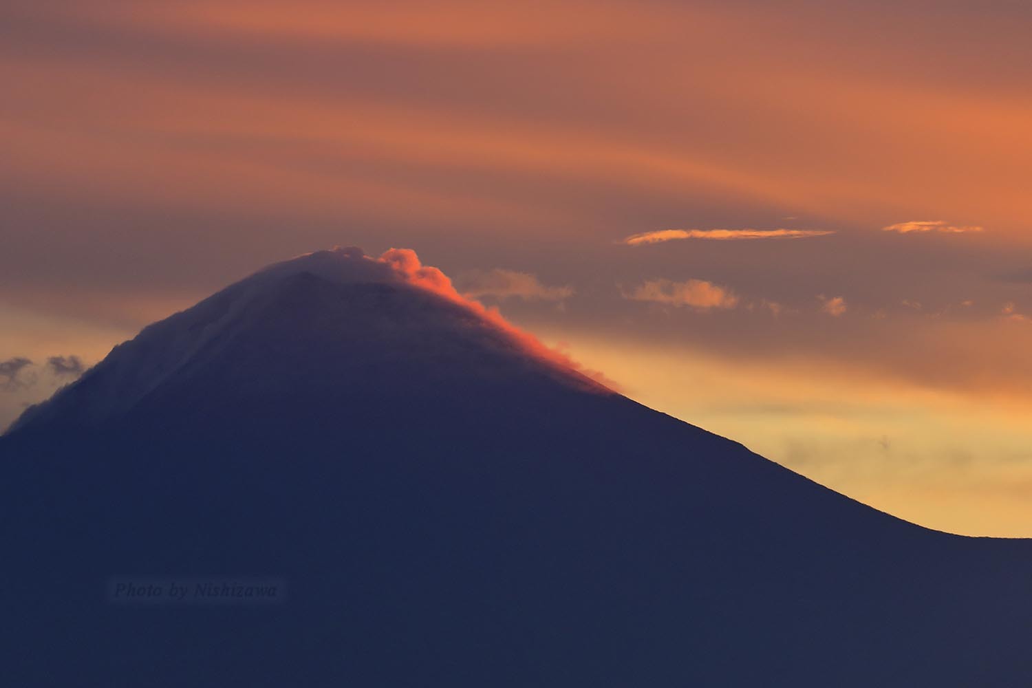 河口から望む今朝の富士山_e0337770_15364232.jpg
