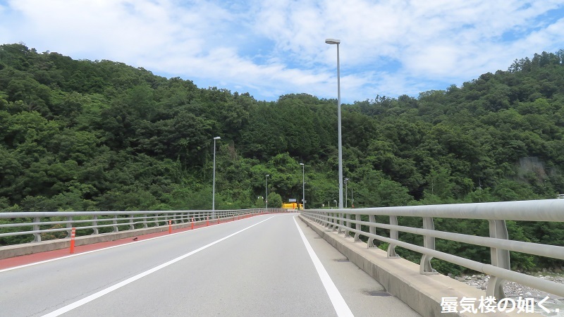 「スーパーカブ」舞台探訪 北杜市編1/4 日野春駅~県道612号~釜無川橋まで_e0304702_08065801.jpg