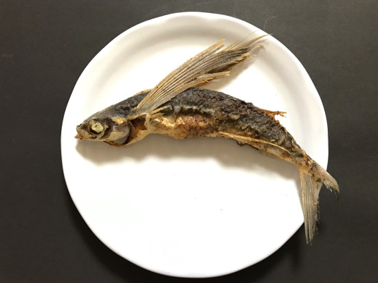 飛び魚の唐揚げ 姿揚げ ぼっちオバサン食堂