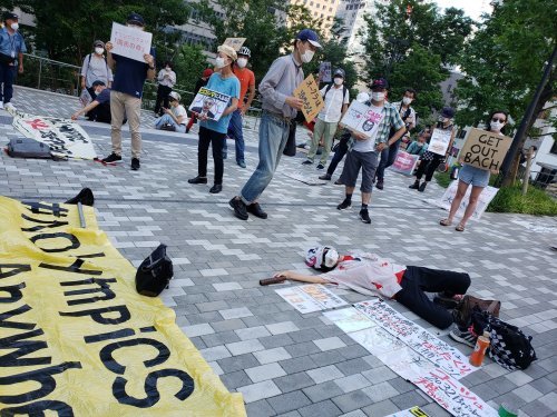 【報告】#バッハ帰れ 五輪は中止!7.10ホテルオークラ前抗議スタンディング_a0336146_21282675.jpg
