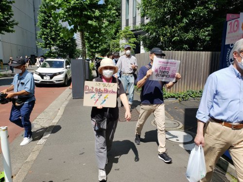 【報告】#バッハ帰れ 五輪は中止!7.10ホテルオークラ前抗議スタンディング_a0336146_21295814.jpg