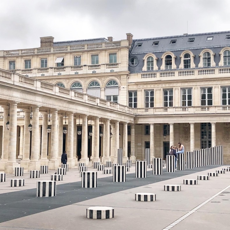 フランス憲法院のお土産ショップがオープン　パレ・ロワイヤルにあります！_a0231632_03133930.jpeg