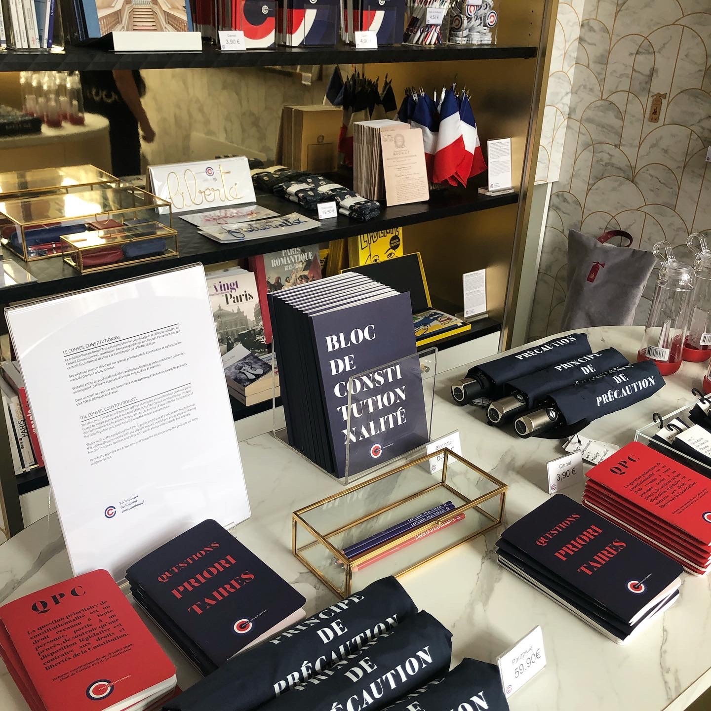 フランス憲法院のお土産ショップがオープン パレ・ロワイヤルにあります!_a0231632_03232474.jpeg