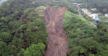 ７月３日に発生した熱海･伊豆山地区での土石流（１）_f0197754_00554141.jpg