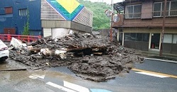 7月3日に発生した熱海・伊豆山地区での土石流(2)_f0197754_01063858.jpg