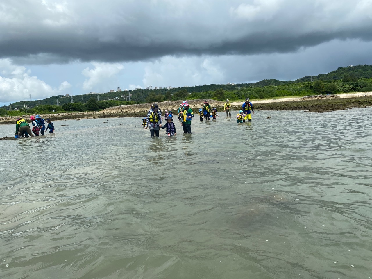 青空ようちえん〔週末〕サンゴの海あそび(7/11)大人も子どもも親子で夏の海にでかけよう!目の前を泳ぐたくさんの魚たちといっぱい遊んだ!_d0363878_19504783.jpeg