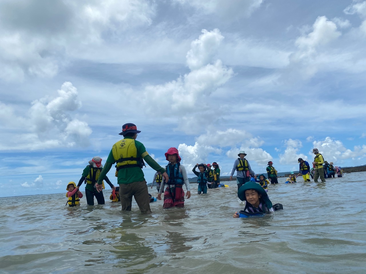 青空ようちえん〔週末〕サンゴの海あそび（7/11）大人も子どもも親子で夏の海にでかけよう！目の前を泳ぐたくさんの魚たちといっぱい遊んだ！_d0363878_19511806.jpeg