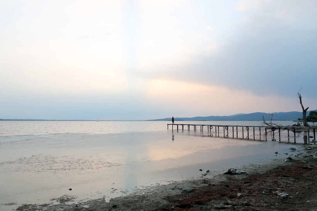 不思議いろの湖夕景は天国ジェラートの光、トラジメーノ湖_f0234936_05502347.jpg