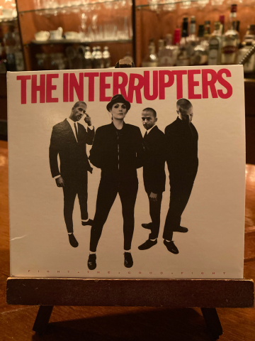 読みは【ジ・インタラプターズ】 : 珈琲と洋酒 水