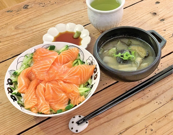 四季成りレモンのその後 と おうちごはん『コストコのサーモン丼』と..._d0249193_14211512.jpg