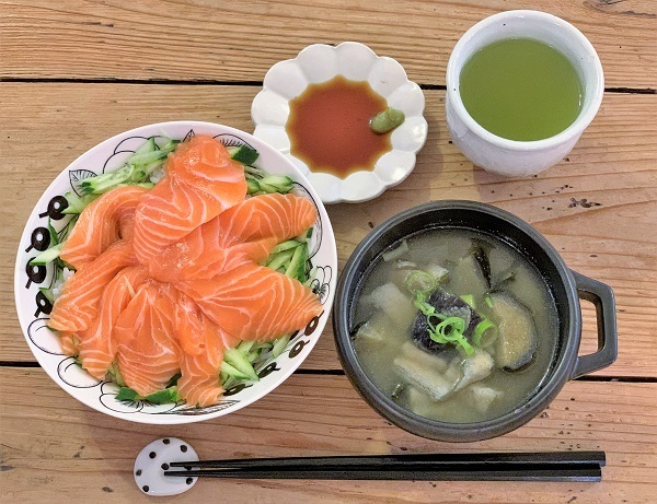 四季成りレモンのその後 と おうちごはん『コストコのサーモン丼』と..._d0249193_14211598.jpg