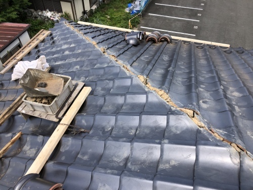甲府市　銀黒の屋根　其の一_b0242734_21151567.jpeg