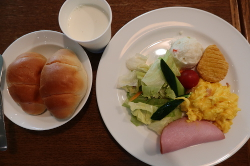 朝：ZAOセンタープラザ食事処の和・洋食の朝食　昼：冷やしソーメン＆生ハム添えサラダ　夜：焼きそば＆自家製野菜料理_c0075701_19445147.jpg