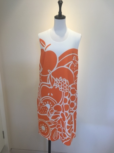 モスキーノのフルーツ柄ワンピース Eau Claire Dolce Vita