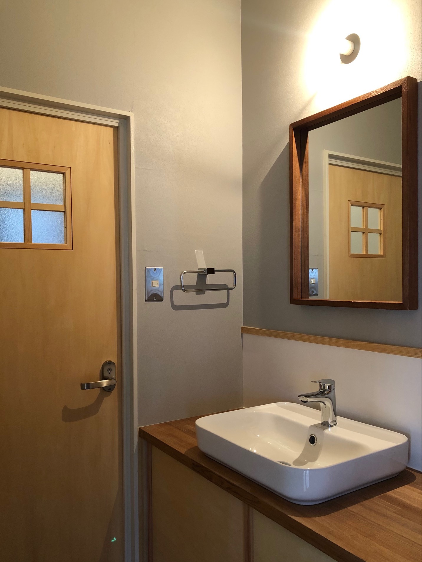 ミナの家 家具搬入_a0116442_11142478.jpg