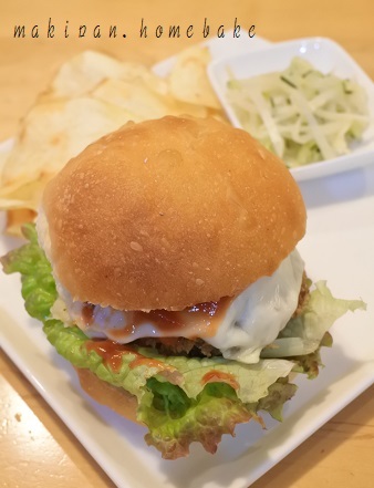 手作りバンズのチーズバーガー イングリッシュマフィンのデミグラスバーガー マキパン Homebake パンとお菓子と時々ワイン