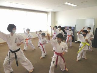 日曜空手　屯田教室　新琴似・新川教室_c0118332_12523440.jpg