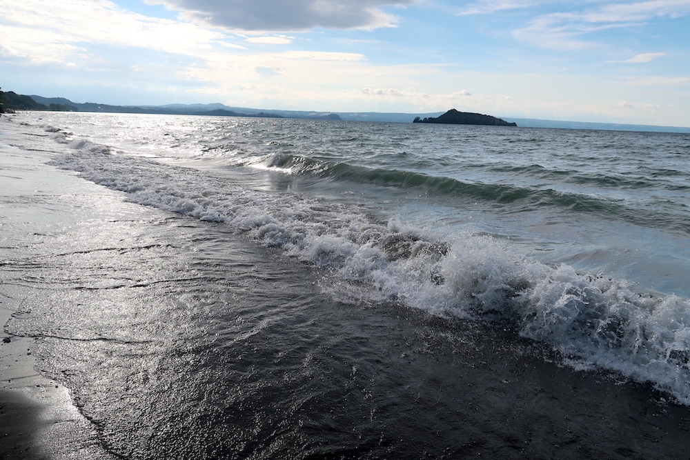 今も紫陽花きれい波の湖ひとめぐり、ボルセーナ湖_f0234936_18043277.jpg