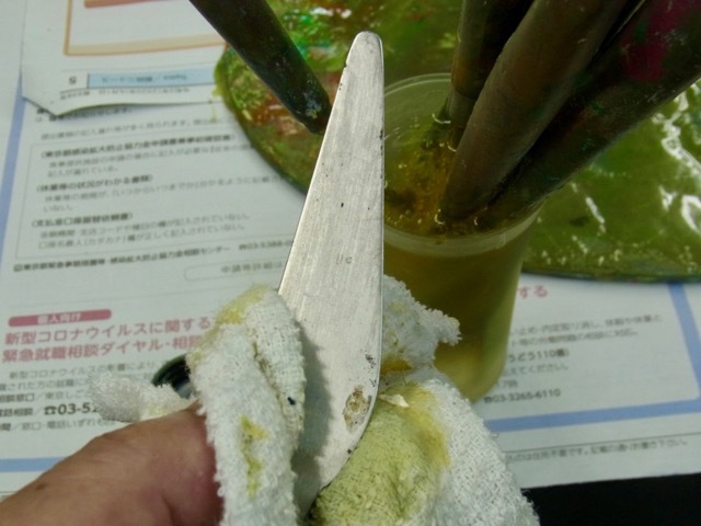 ストリッパーでパレットとナイフの掃除をする。_a0086270_21254155.jpg