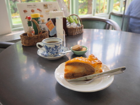 ピーターパン洋菓子店(弘前市)*アップルパイ70種類め_b0147224_00102375.jpg