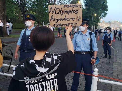【報告】バッハ歓迎ふざけるな 五輪はドタキャン 7.18迎賓館前抗議スタンディング_a0336146_16475432.jpg