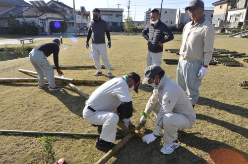 竹灯籠製作　in 市民広場　2020.11_a0286510_17310309.jpg