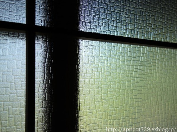 昭和の面影が残るレトロな型板ガラス_c0293787_20304916.jpg