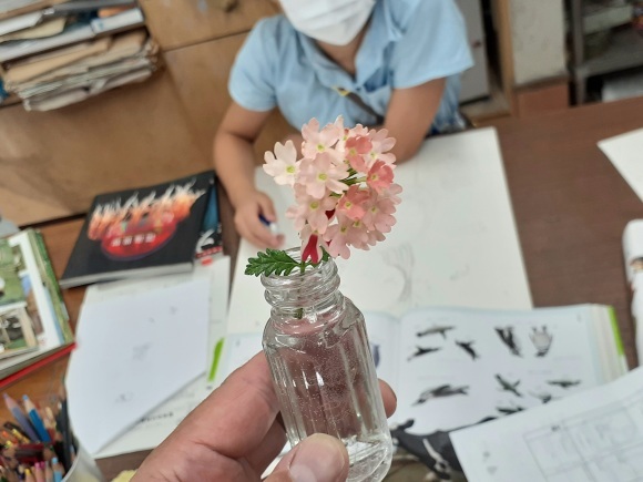 チビちゃんにお花_a0199297_15035328.jpg