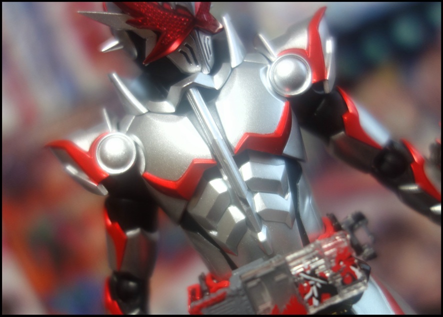 S.H.Figuarts 仮面ライダーセイバー ドラゴニックナイトをレビュー【銀ピカでモールドもエッジも際立ちまくり!!】_f0205396_20095626.jpg